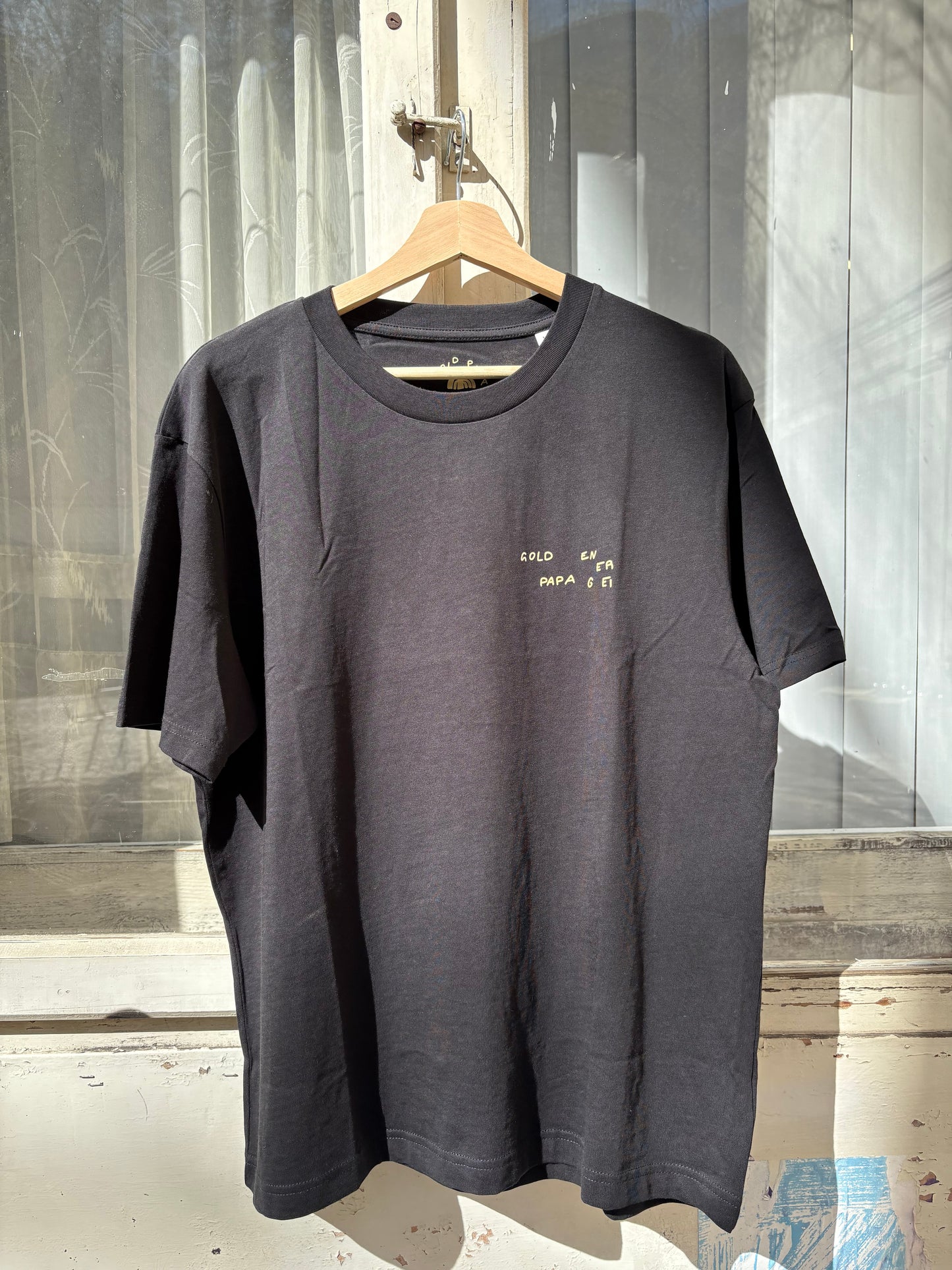 T-shirt black
